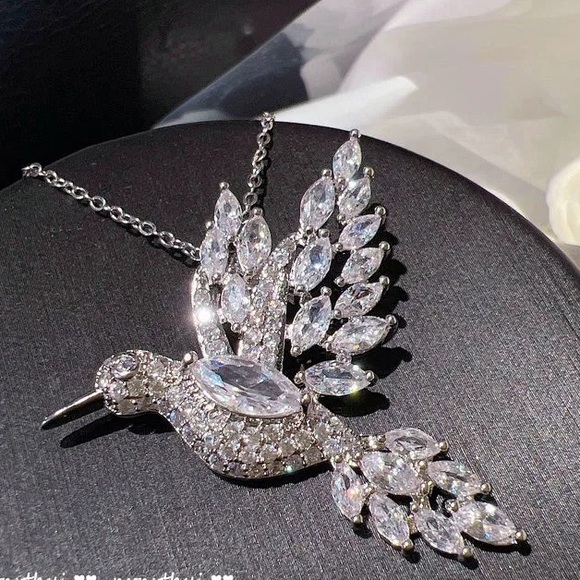 Jewelry - Silver Zircon Hummingbird Pendant Necklace
